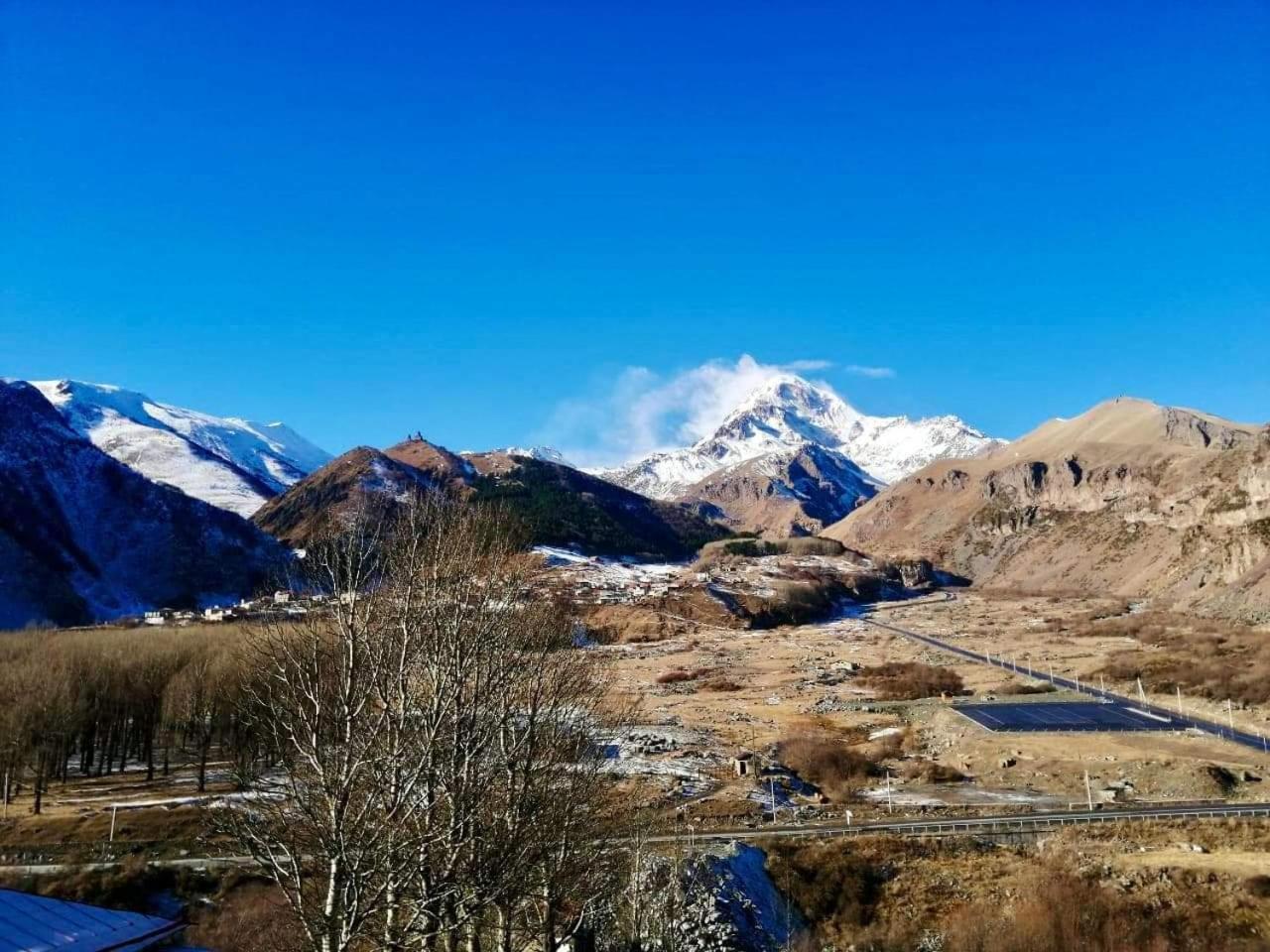 Kazbegi Inn Экстерьер фото